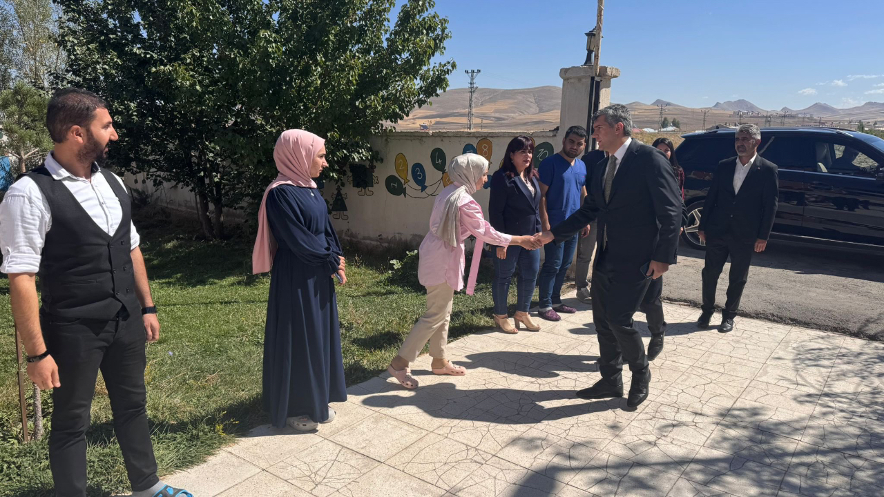 Diyadin Kaymakamı’ndan özel çocuklara anlamlı ziyaret