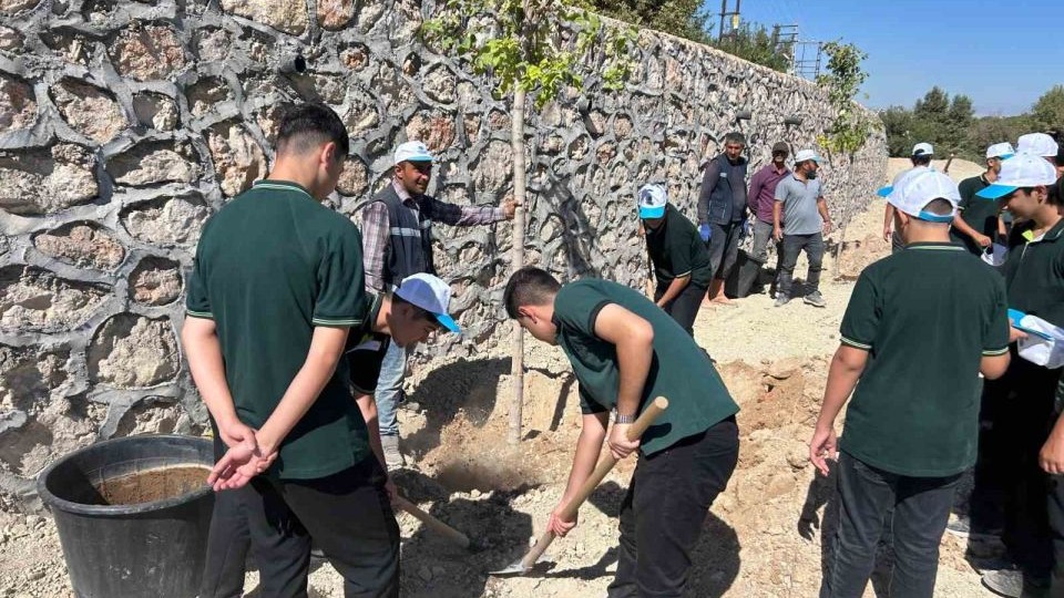 Malatya’nın Fethi’nin 924. yılında bin 101 fidan toprakla buluştu
