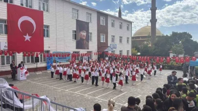 Ahlat’ta İlköğretim Haftası kutlandı