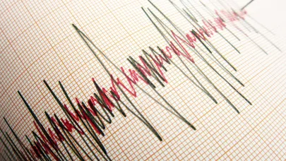 7.8 Şiddetinde Deprem: Tsunami Alarmı Verildi!