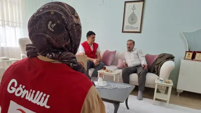 Ağrı Kızılay gönüllülerinden Gazi’ye anlamlı ziyaret
