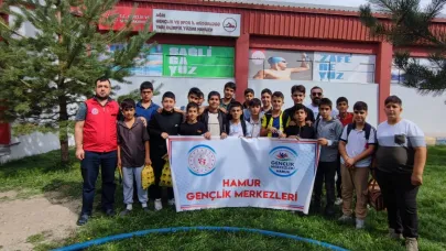Hamur’da Öğrenciler Yüzmeyle Buluştu