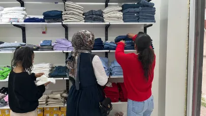 Kızılay Butik, Doğubayazıt’ta ihtiyaç sahiplerinin yüzünü güldürdü