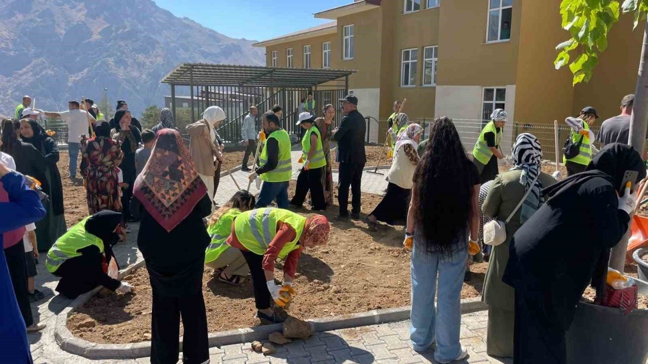 Yeni modern servis alanı ve park