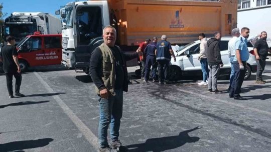 Tatvan’da kamyon ile otomobil çarpıştı: 3 yaralı