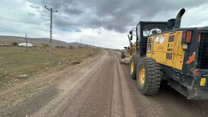 Susuz’da köy yollarının yapımı sürüyor