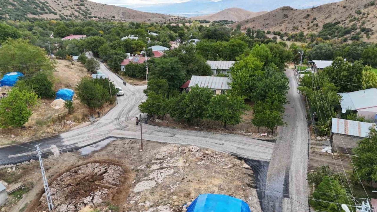 Kış öncesi köy yolları asfalta kavuştu