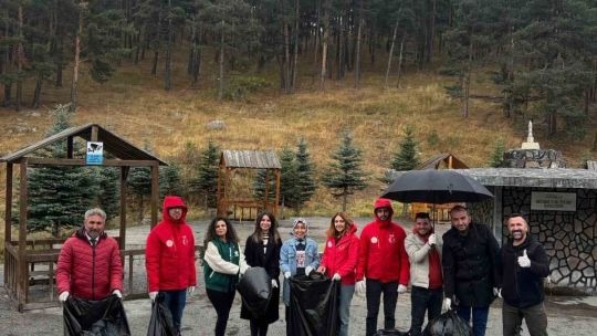 Kars Sarıkamış’ta gençler çevre temizliği yaptı