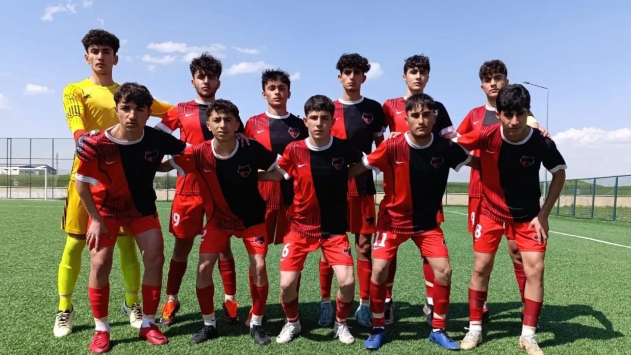 Van Büyükşehir Belediyespor’dan Vanspor’a altyapı desteği