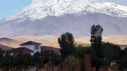 Türkiye'nin ikinci büyük dağı beyaza büründü