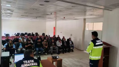 Trafik Jandarması Timleri Patnos’ta tarım araçları sürücülerine bilgilendirme semineri