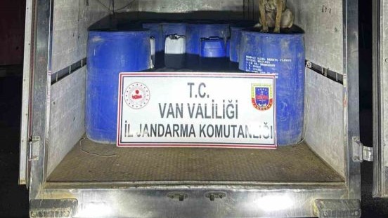 Van’da 3 bin 710 litre asetik asit anhidrit ve 50 kilogram kostik soda ele geçirildi