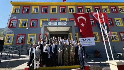Hakkari Şemdinli’de onarılan okul, öğrencilerine kapılarını açtı