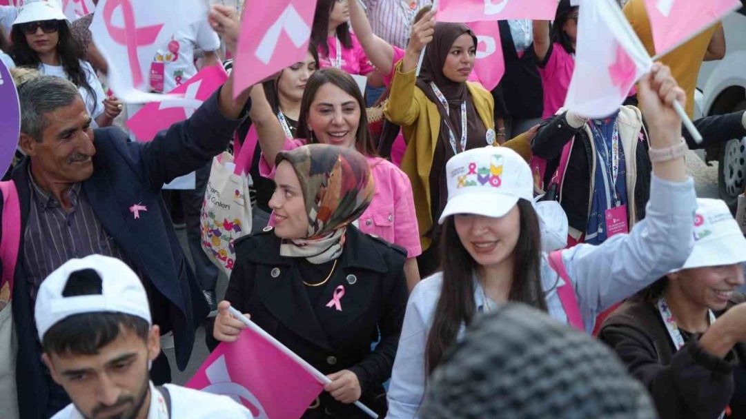 Muş’ta "12. Uluslararası Onkoloji Günleri" kapsamında kanser farkındalığı yürüyüşü