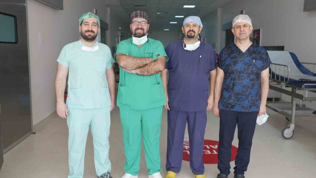 Malatya'da 3 santimetrelik böbrek tümörü parsiyel nefrektomi ile çıkartıldı