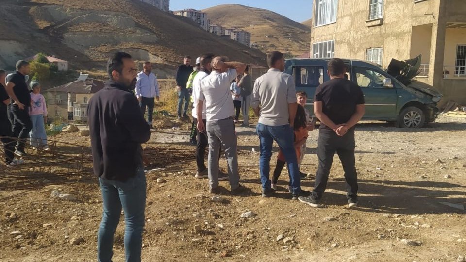 Otomobil Virajı alamayarak savruldu: 1’i ağır 4 yaralı