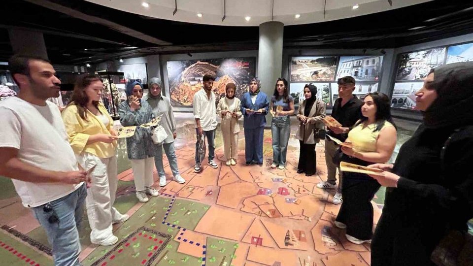 Üniversite öğrencileri akıllı şehir uygulamalarını yerinde inceledi