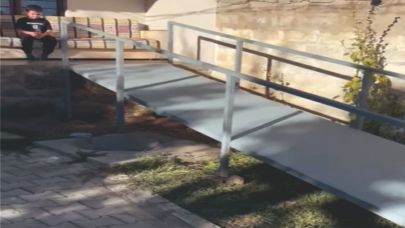 Erciş Belediyesinden Engelli Vatandaşlar İçin Rampa Yolu