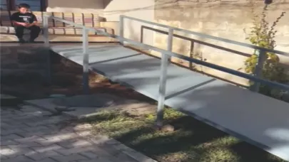 Erciş Belediyesinden Engelli Vatandaşlar İçin Rampa Yolu