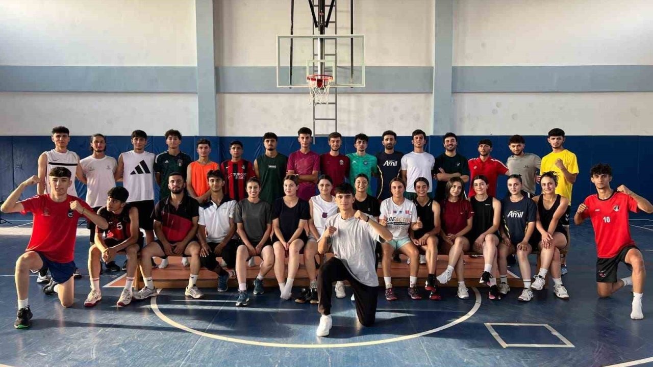 Van Büyükşehir Belediyesinin BESYO kursuyla 40 öğrenci üniversiteli oldu