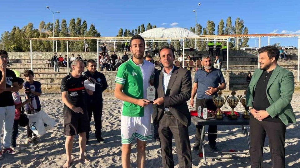 Plaj futbolu Adilcevaz etabı sona erdi