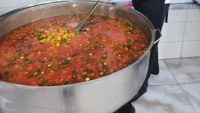 Kızılay Ağrı Şubesi, her gün 3 bin kişiye sıcak yemek ulaştırıyor