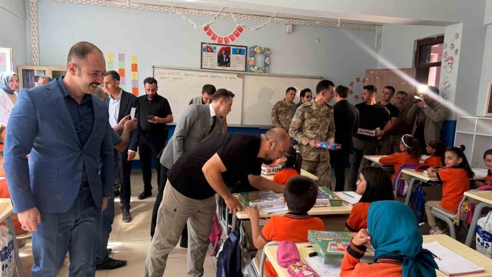Sınır hattındaki öğrencilere ’Akıl ve zeka oyunları’ desteği