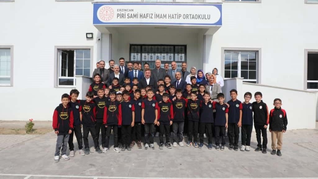 Erzincan Valisi Hamza Aydoğdu, ortaokul öğrencileriyle bir araya geldi