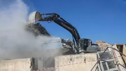 Hatuniye Caddesi’ndeki yıkım çalışmaları devam ediyor
