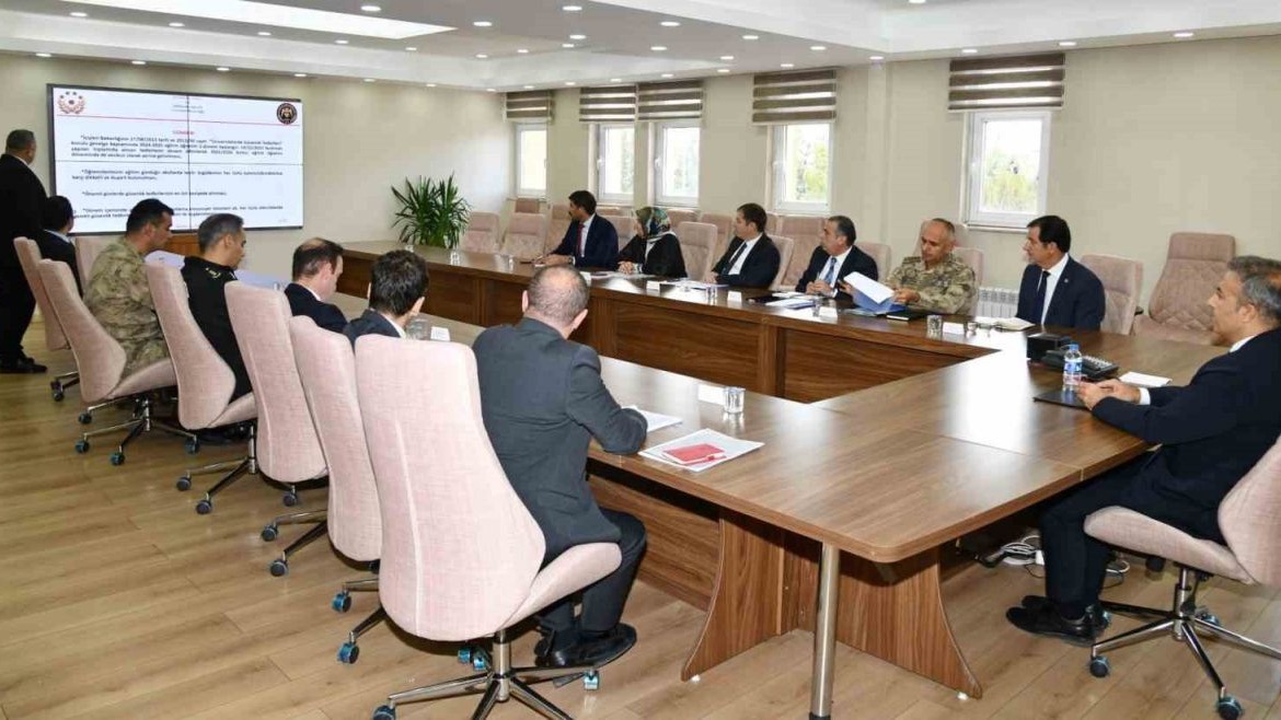 Ardahan’da üniversite güvenliği için koordinasyon toplantısı yapıldı