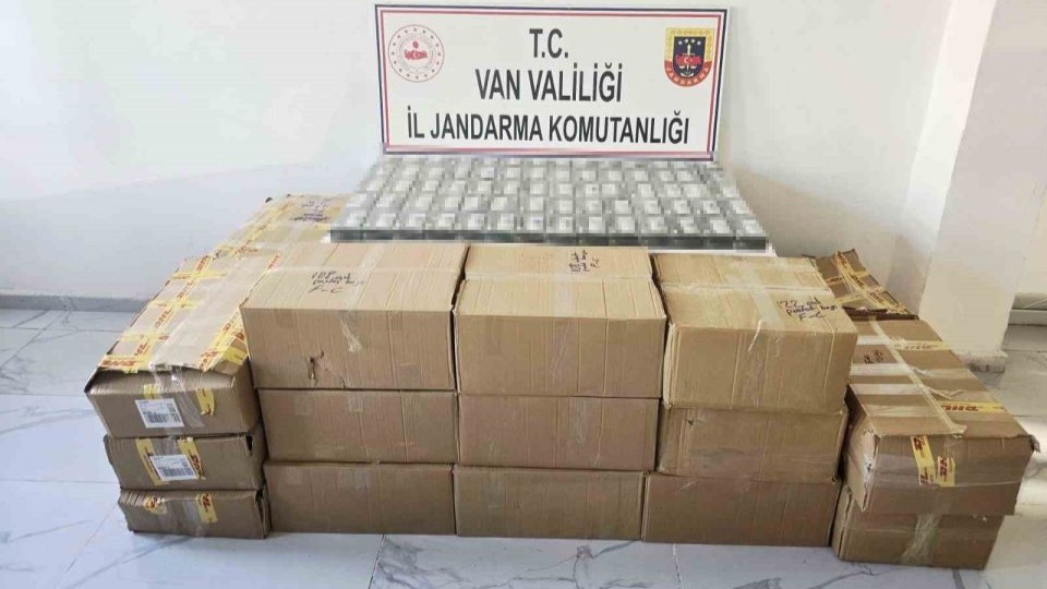 Van’da 4 kilo 311 gram skunk ve gümrük kaçağı malzeme ele geçirildi