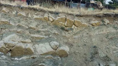Yüksekova’da gizemli buluntu heyecanı: Esnaf tarihçilere çağrı yaptı