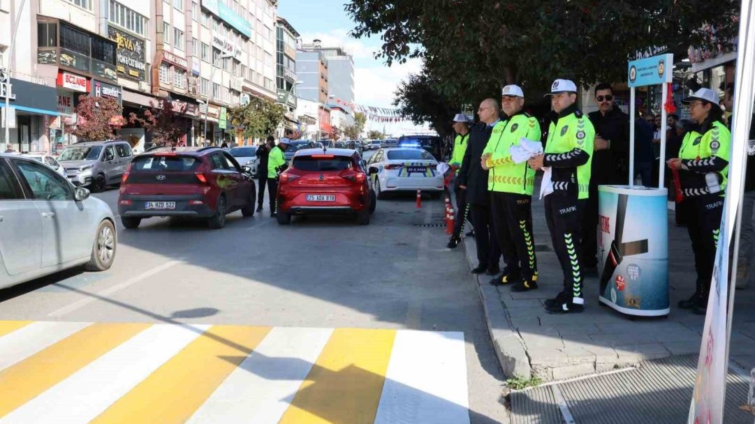 Erzurum’da polisten &quot;Önce Yaya&quot; farkındalığı uygulaması