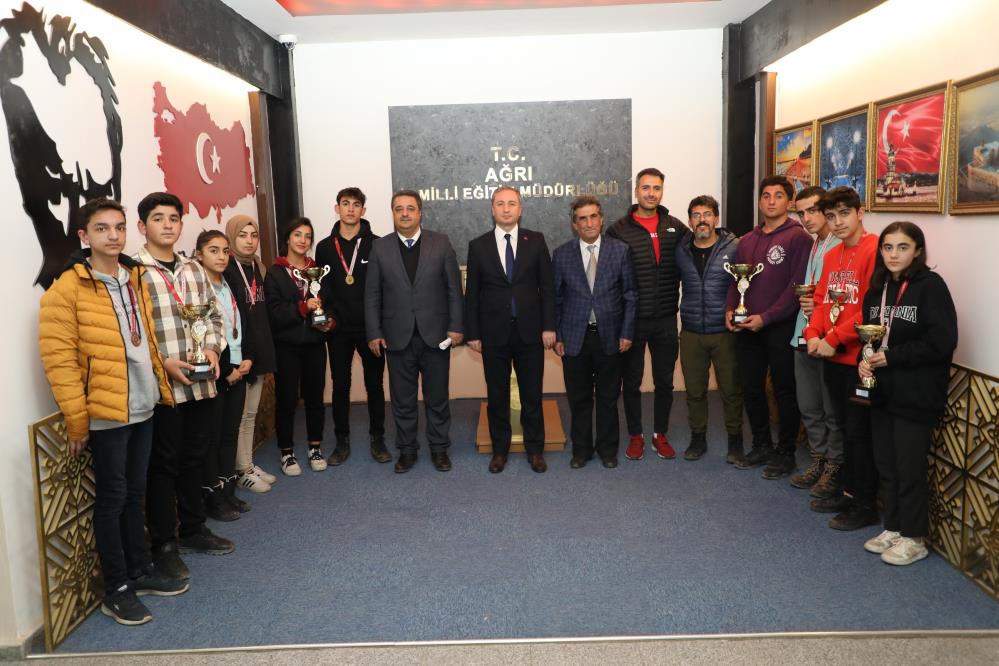 Kökrek, başarılı sporcularla bir araya geldi