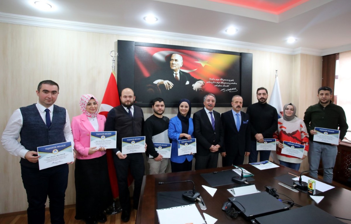 AİÇÜ Rektörü Prof. Dr. KARABULUT, Başarılı Projeler Üreten Personellere Teşekkür Belgesi Verdi