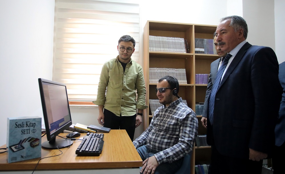 AİÇÜ Görme Yetersizliği Olan Öğrenciler İçin Sesli Kütüphane Oluşturuldu