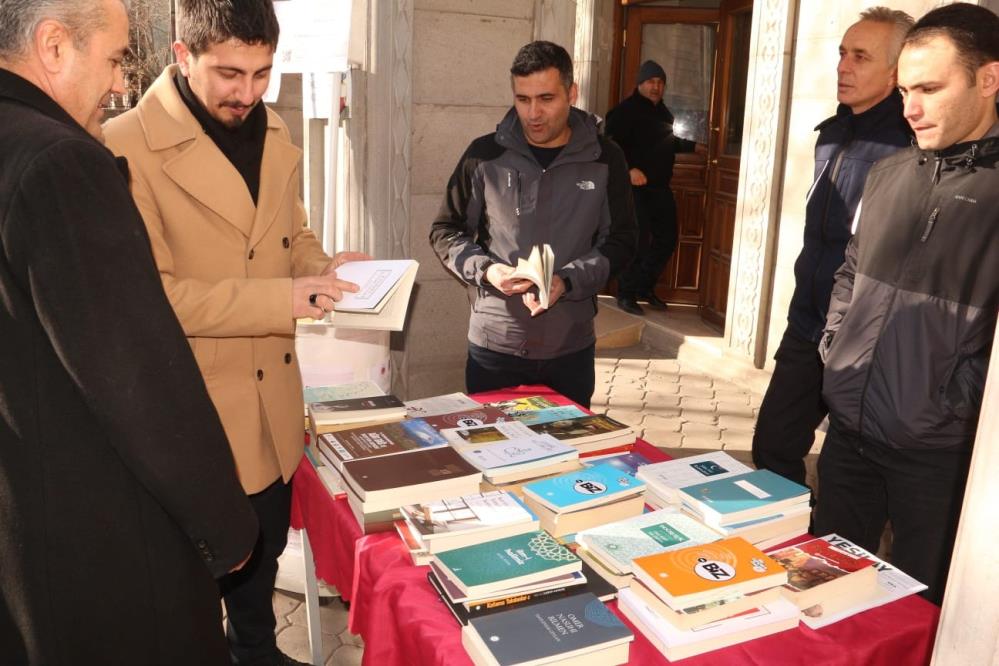 Ağrı İl Müftülüğü,"Kitap İyileştirir" sloganıyla Cezaevlerine kitap bağışı kampanyasına destek