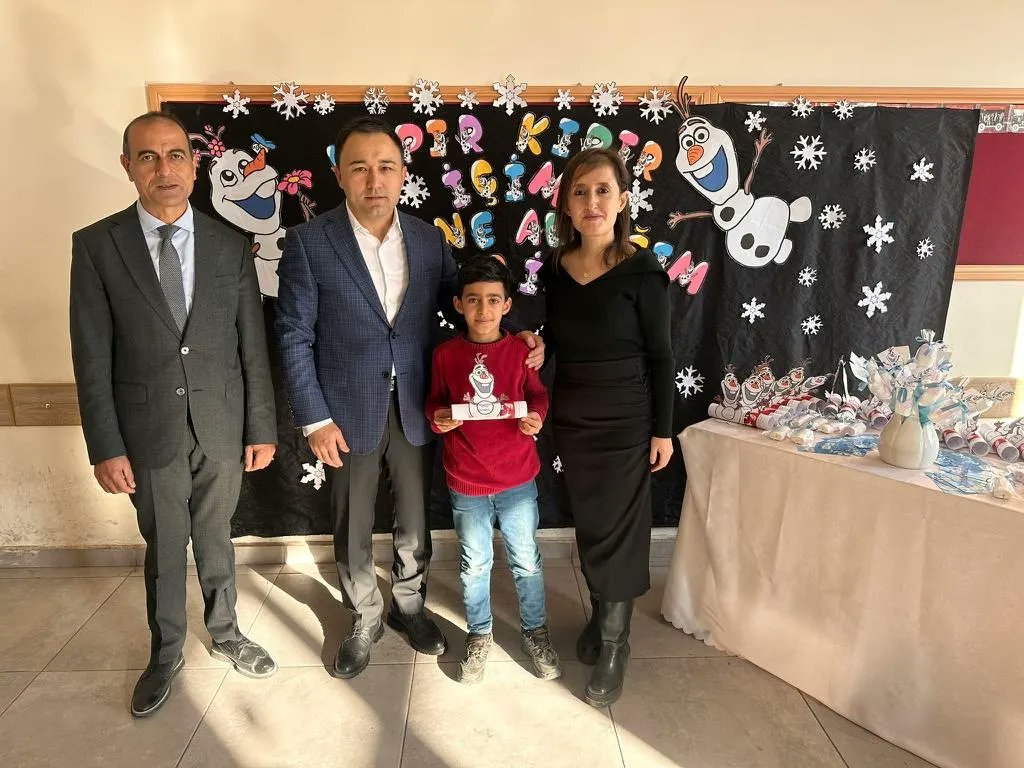 Patnos Kaymakamı Yusuf Cankatar Öğrencilerin Karne Heyecanını Paylaştı