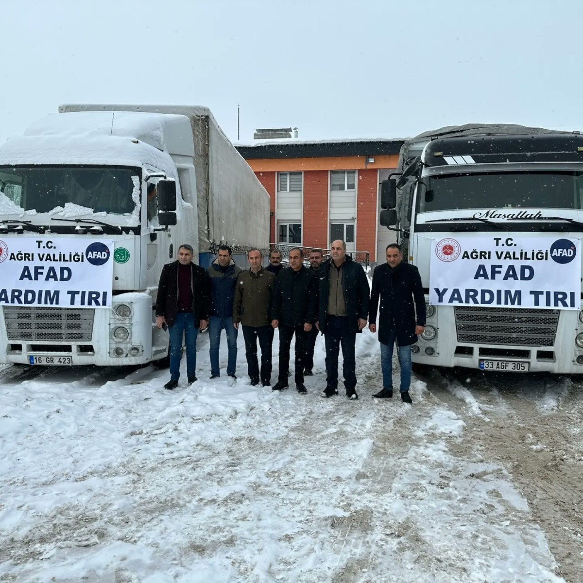 Patnos'ta Deprem Bölgesine İki Tır Yardım Malzemesi Yola Çıktı