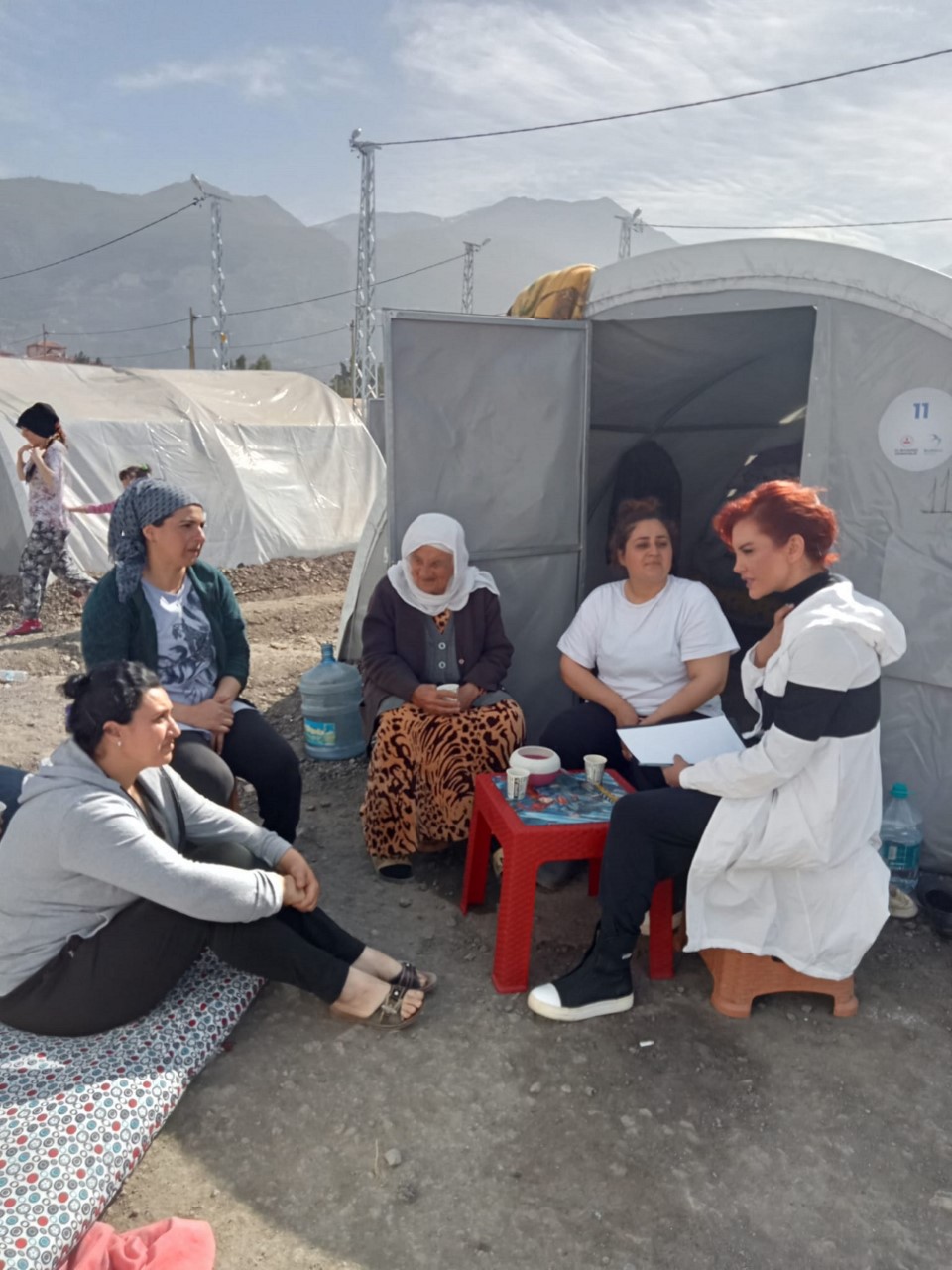 Uzman Psikolog ve Yazar Yelda Başaran Deprem Bölgesinde