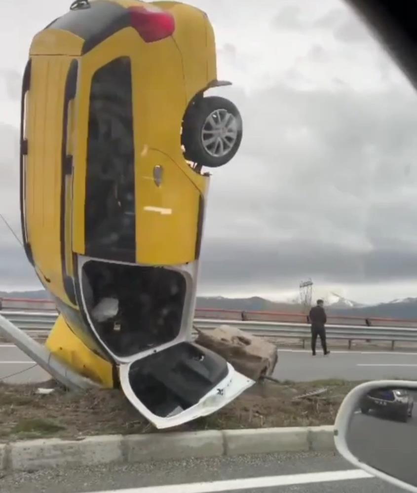 Van'da Böyle Trafik Kazası Görülmedi...