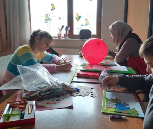 Depremzede çocuklara yönelik etkinlikler sürüyor