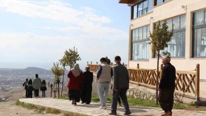Van'da Dünya Yaşlılar Günü’nü kutlandı