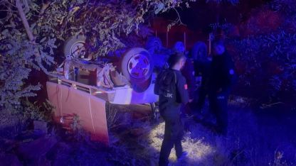 Erzincan'da polisten kaçan otomobil şarampole uçtu: 2 yaralı