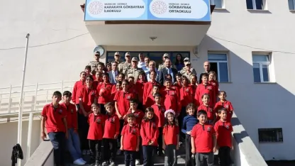 Jandarma köy okuluna Atatürk köşesi yaptırdı