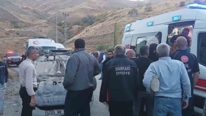 Hakkari’de trafik kazası, otomobil takla attı 3 yaralı