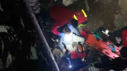 Alman turist Van Kalesi'nden düşerek yaralandı