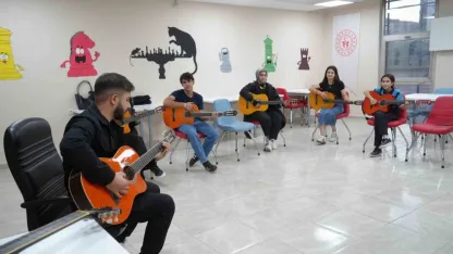 Muş Gençlik Merkezi’nde gençler sanatı keşfediyor