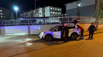 Erzincan'da Polis kız yurtları önünde sıkı denetim gerçekleştiriyor
