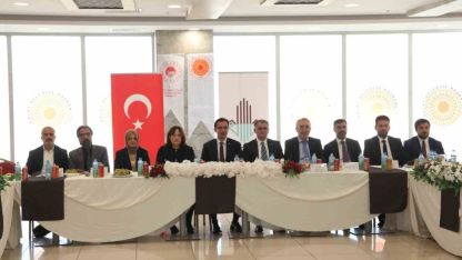 Van Gölü’nden yaklaşık 2 milyon metreküp bir dip çamuru çıkarıldı